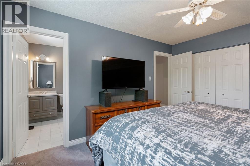 25 Burke Drive, Caledonia, ON - Indoor Photo Showing Bedroom