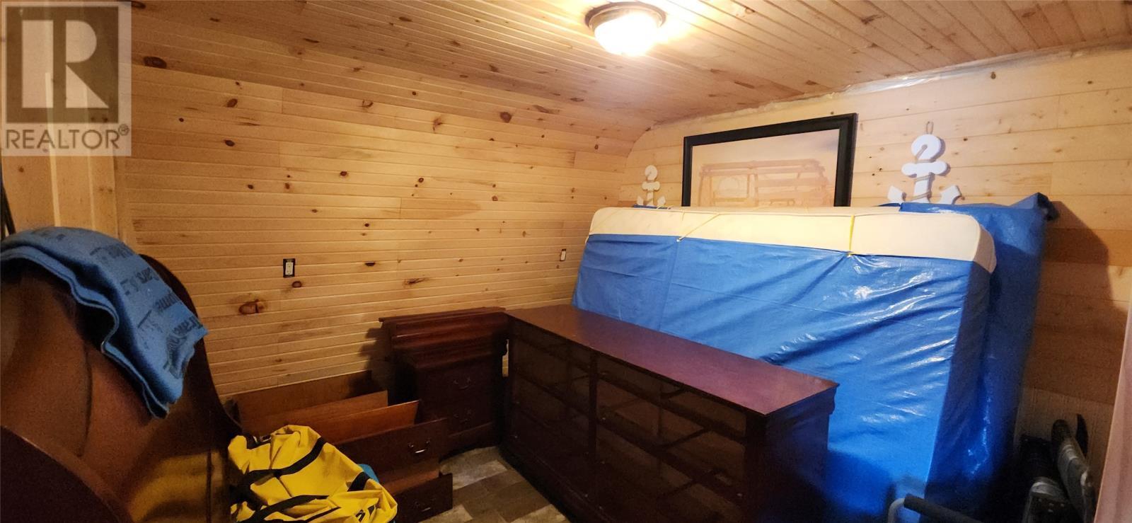 9 x 10 room in garge loft - 15 Squires Road, Eastport, NL - Indoor