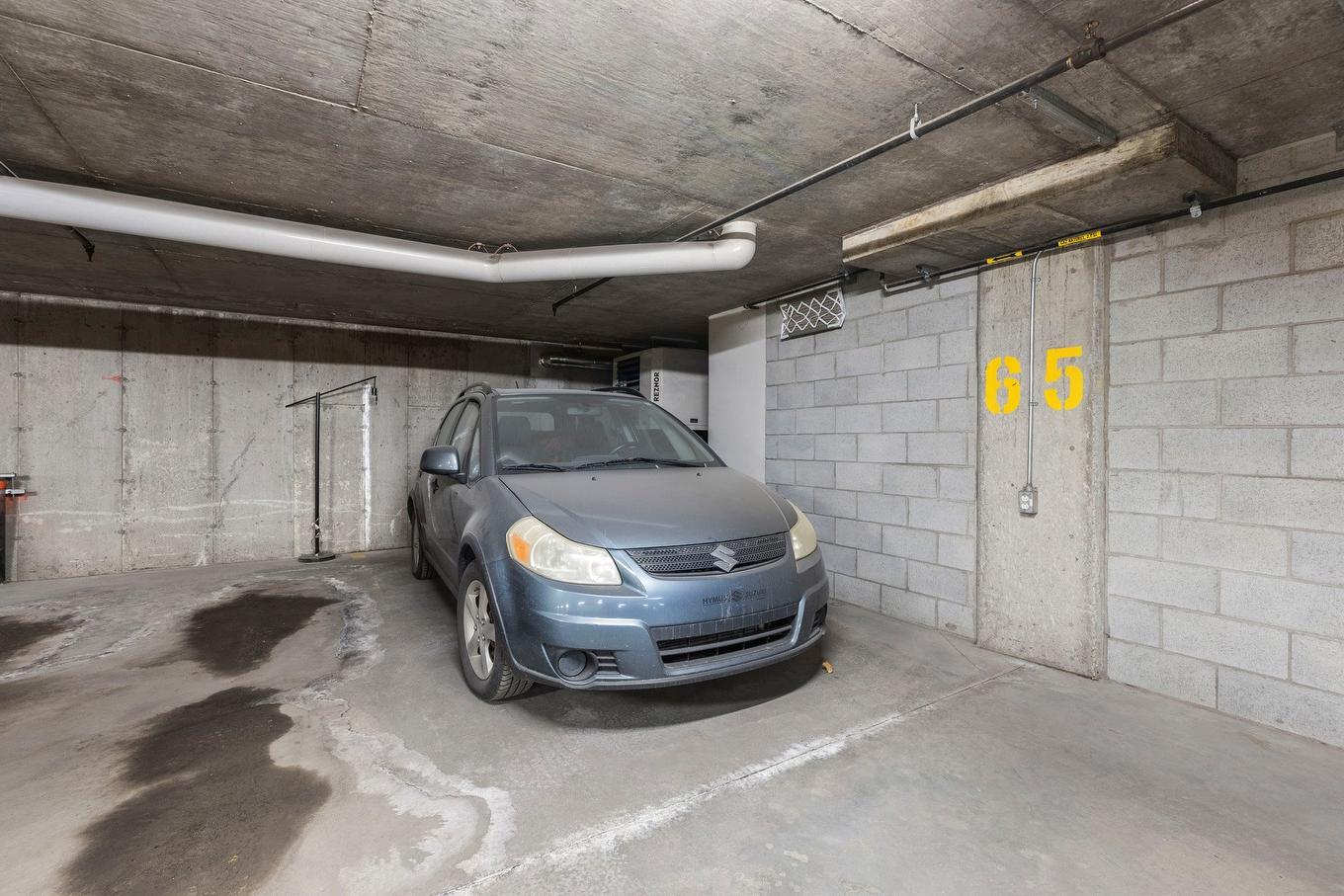 Parking - 203-440 19E Avenue, Montréal (Lachine), QC - Indoor Photo Showing Garage