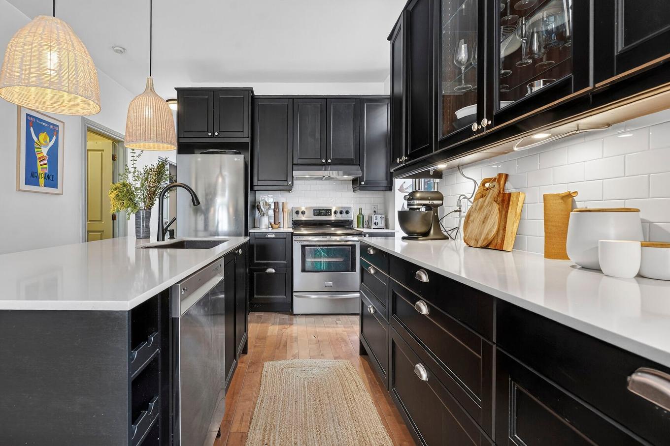 Kitchen - 370 Rue Boucher, Montréal (Le Plateau-Mont-Royal), QC - Indoor Photo Showing Kitchen With Upgraded Kitchen