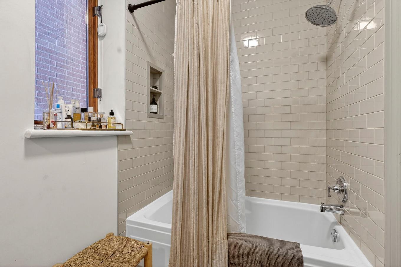 Bathroom - 370 Rue Boucher, Montréal (Le Plateau-Mont-Royal), QC - Indoor Photo Showing Bathroom