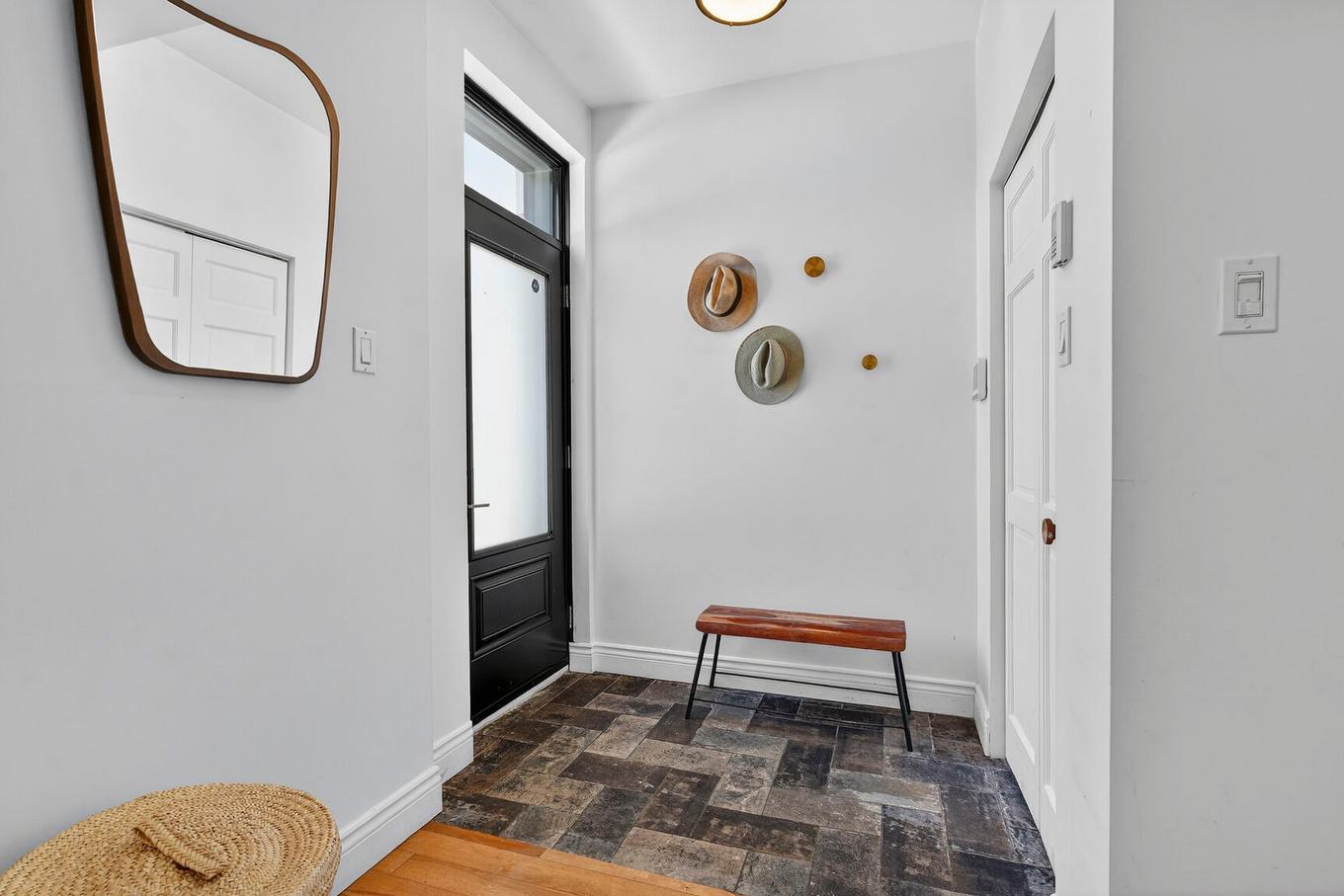 Hall - 370 Rue Boucher, Montréal (Le Plateau-Mont-Royal), QC - Indoor Photo Showing Other Room