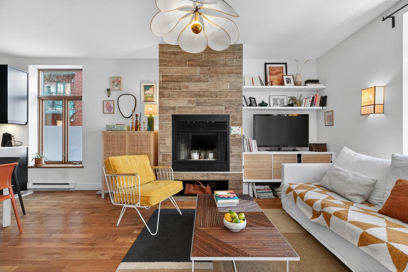 Living room - 370 Rue Boucher, Montréal (Le Plateau-Mont-Royal), QC - Indoor Photo Showing Living Room With Fireplace