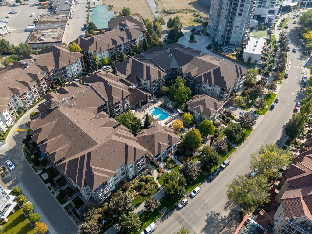 438-1099 Sunset Drive, Kelowna, BC - Outdoor With View