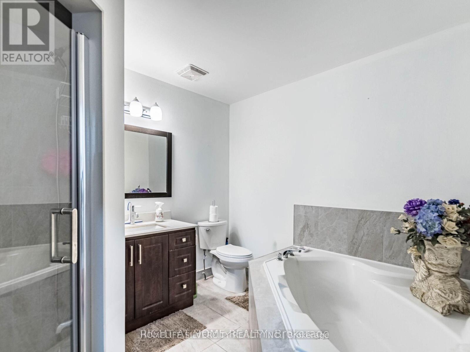 69 Red Maple Drive, Brampton, ON - Indoor Photo Showing Bathroom