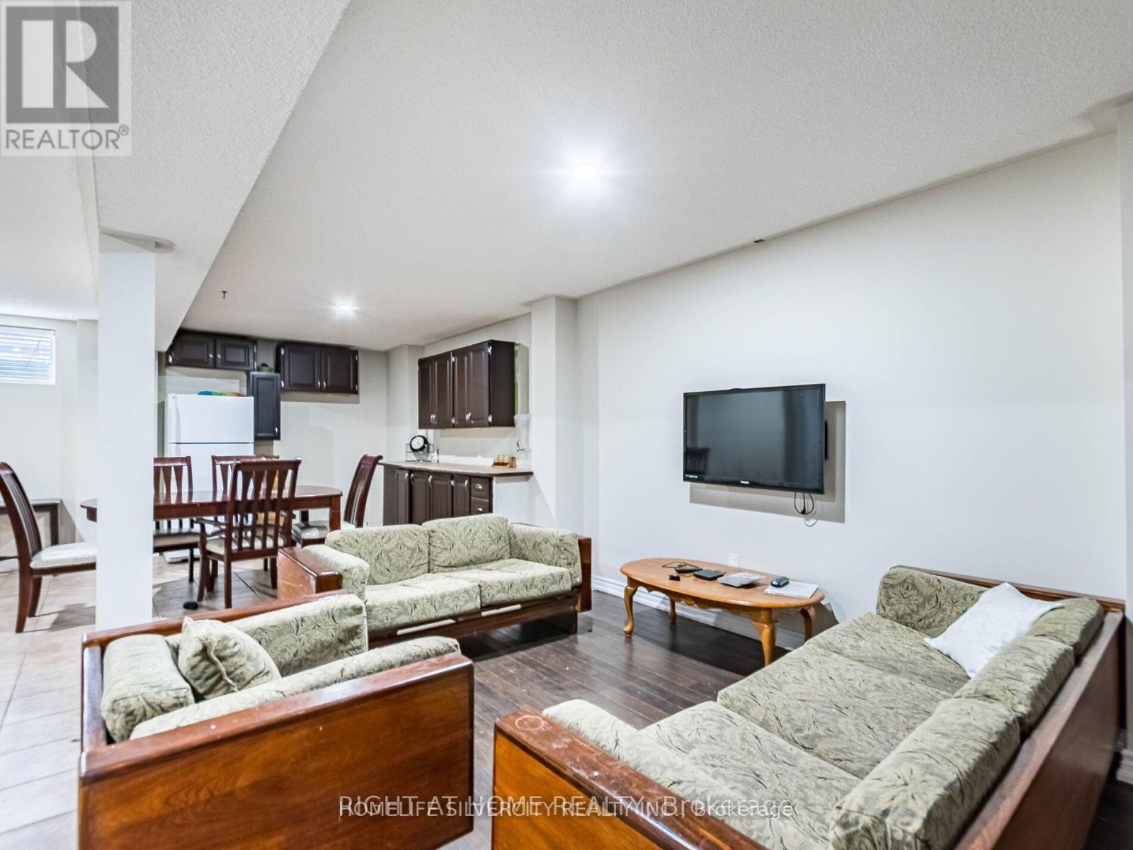 69 Red Maple Drive, Brampton, ON - Indoor Photo Showing Living Room