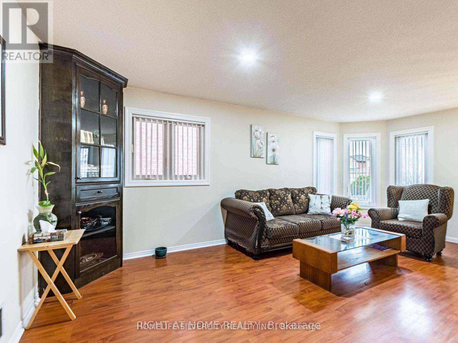 69 Red Maple Drive, Brampton, ON - Indoor Photo Showing Living Room