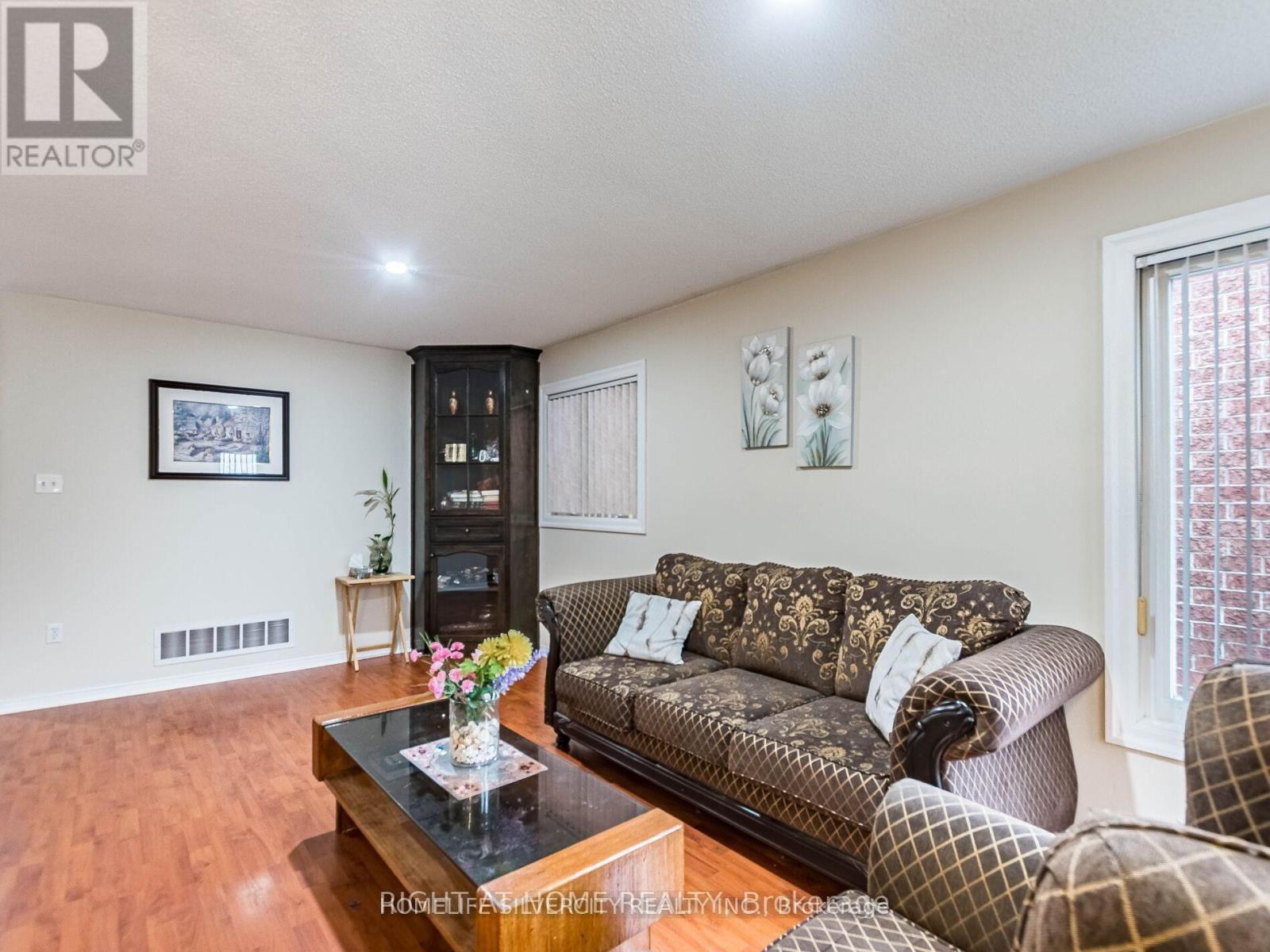 69 Red Maple Drive, Brampton, ON - Indoor Photo Showing Living Room