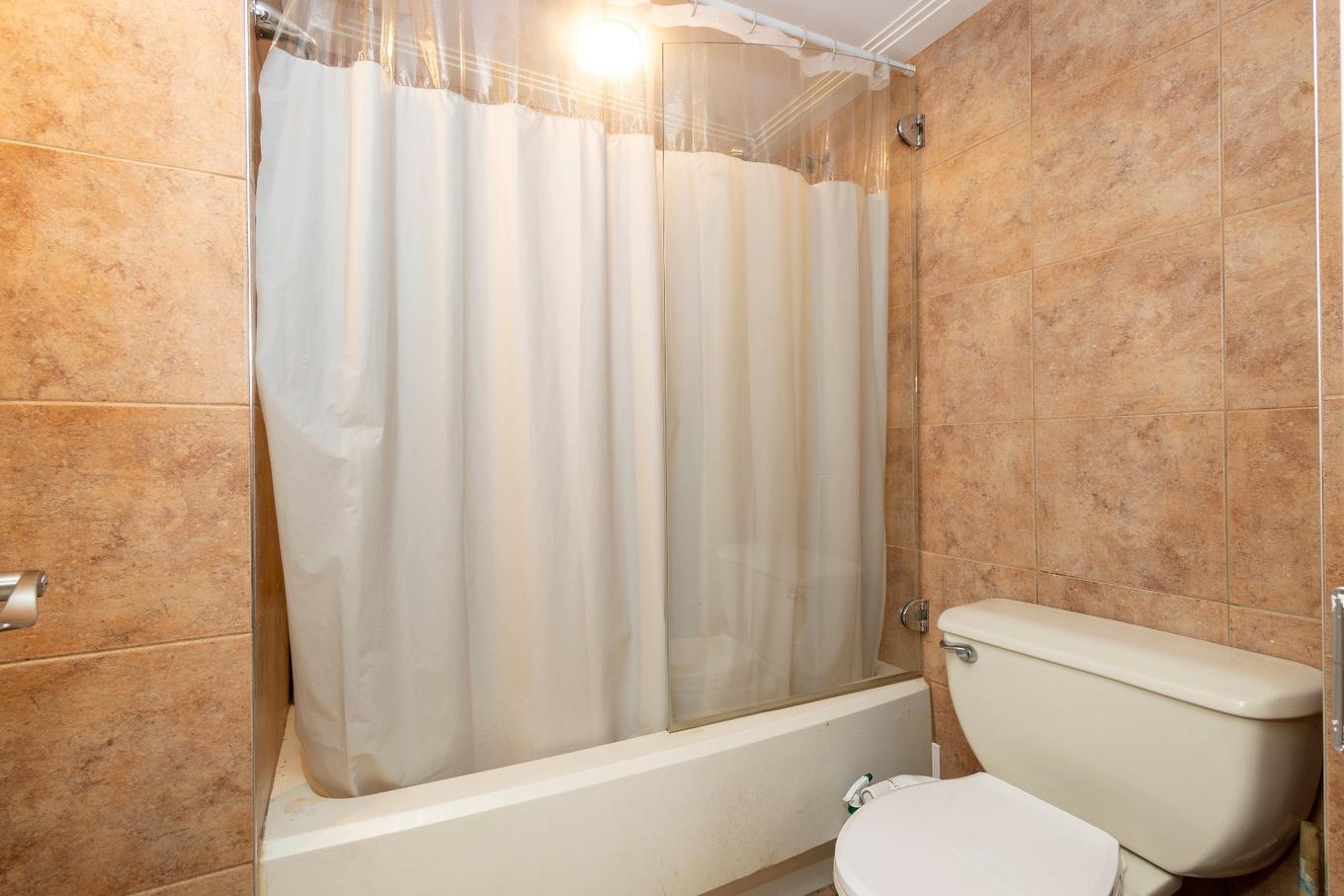 Bathroom - 206-30 Rue Berlioz, Montréal (Verdun/Île-Des-Soeurs), QC - Indoor Photo Showing Bathroom