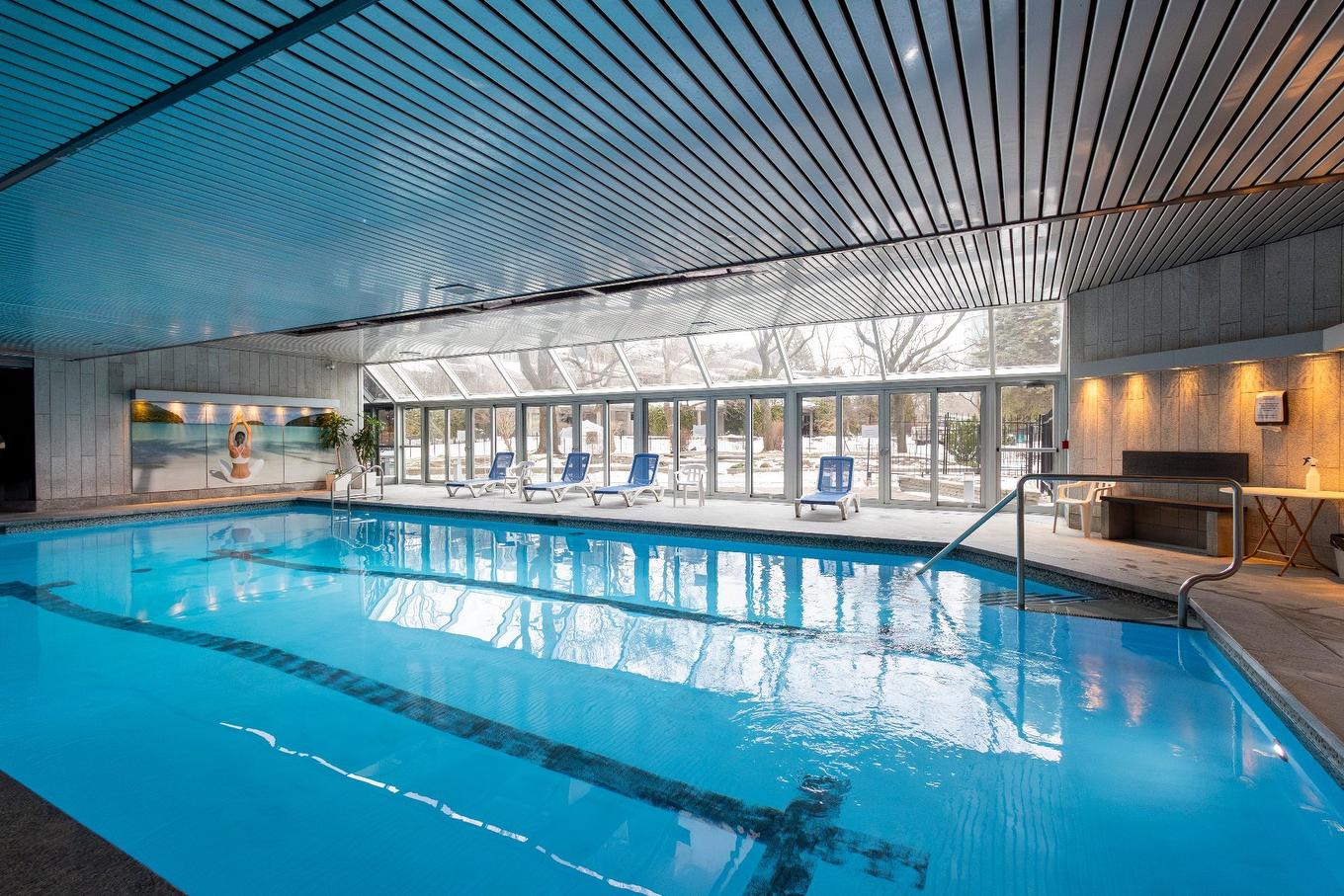 Pool - 206-30 Rue Berlioz, Montréal (Verdun/Île-Des-Soeurs), QC - Indoor Photo Showing Other Room With In Ground Pool