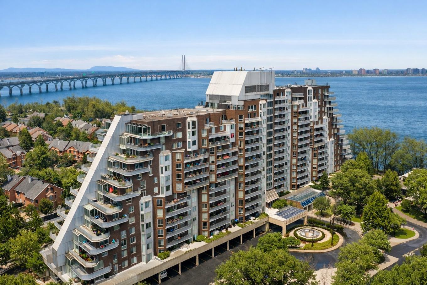 Overall view - 206-30 Rue Berlioz, Montréal (Verdun/Île-Des-Soeurs), QC - Outdoor With Body Of Water With View