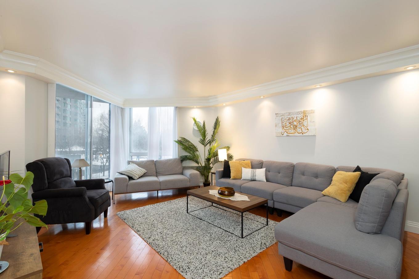 Living room - 206-30 Rue Berlioz, Montréal (Verdun/Île-Des-Soeurs), QC - Indoor Photo Showing Living Room