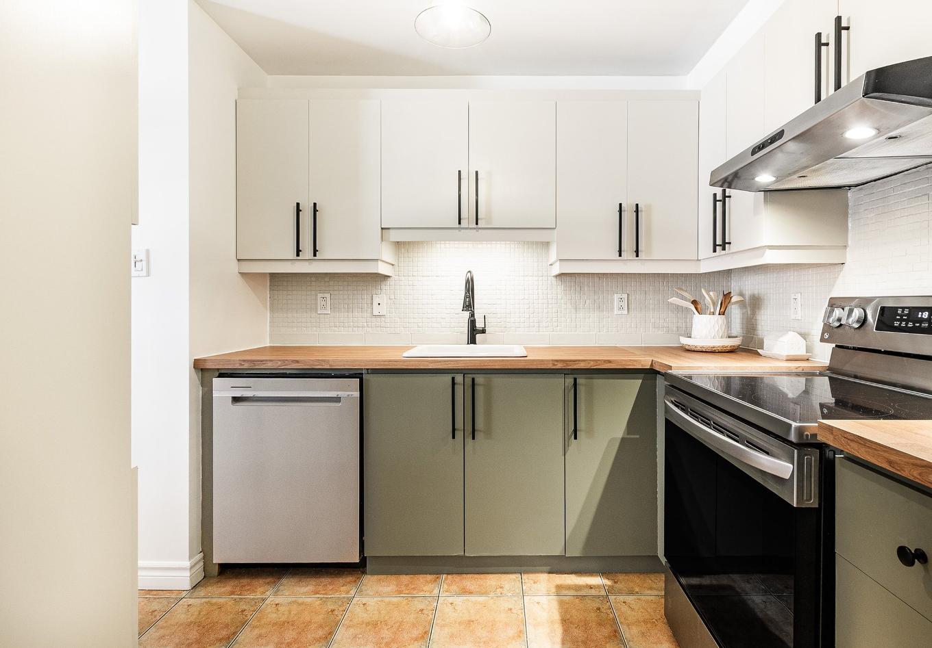 Cuisine - 301-2060 Av. Aird, Montréal (Mercier/Hochelaga-Maisonneuve), QC - Indoor Photo Showing Kitchen