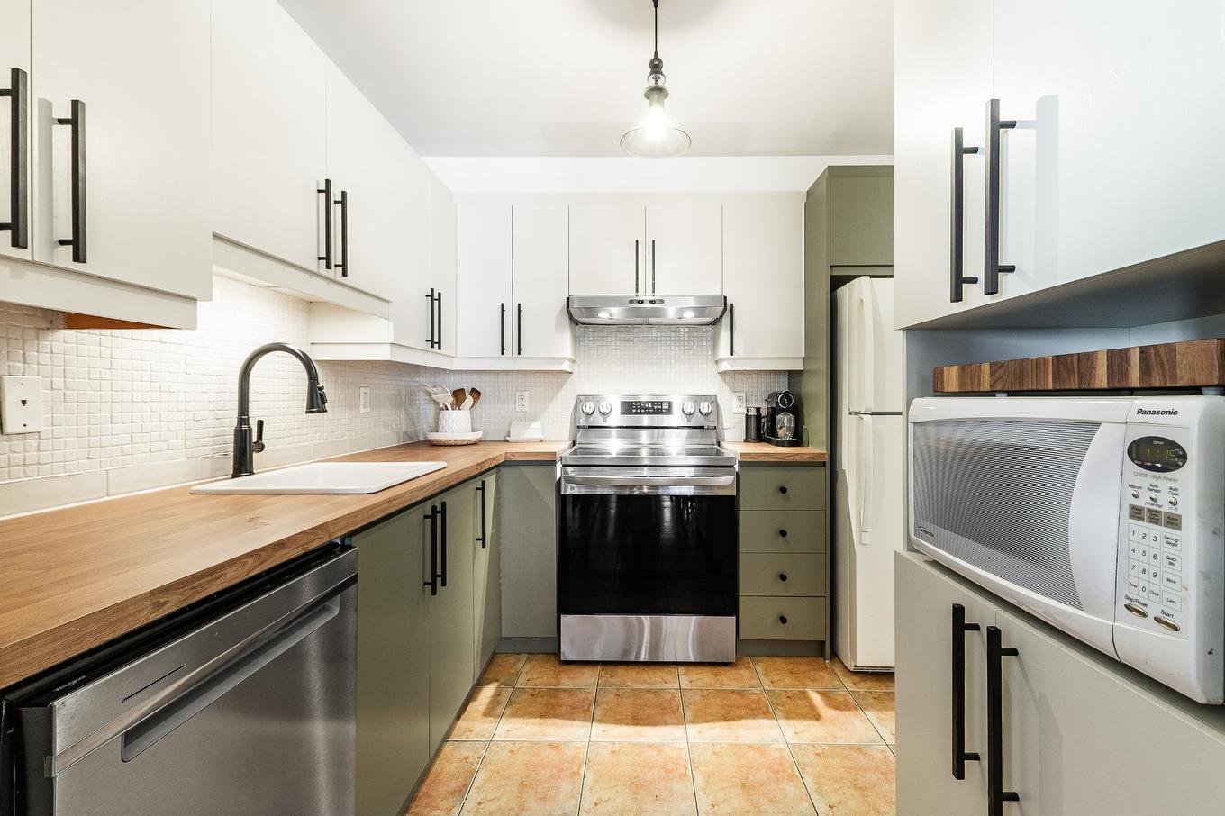 Cuisine - 301-2060 Av. Aird, Montréal (Mercier/Hochelaga-Maisonneuve), QC - Indoor Photo Showing Kitchen