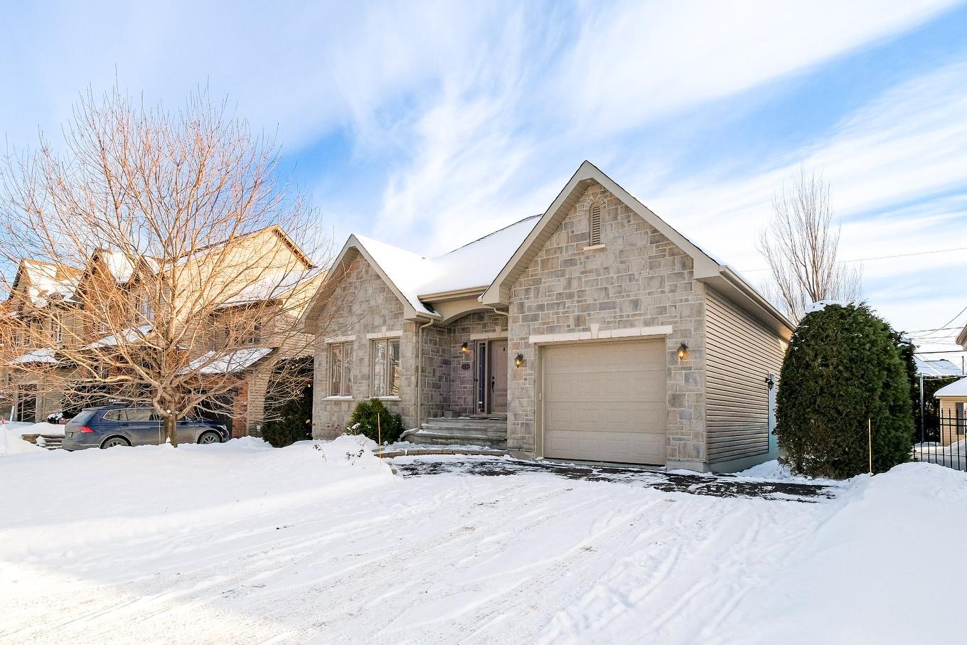 Frontage - 1720 Rue Du Tailleur, Chambly, QC