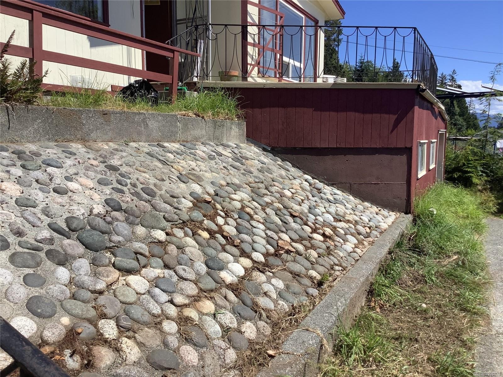 395 2Nd St, Sointula, BC