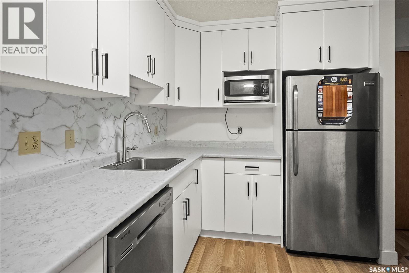 201 215 Kingsmere Boulevard, Saskatoon, SK - Indoor Photo Showing Kitchen With Upgraded Kitchen