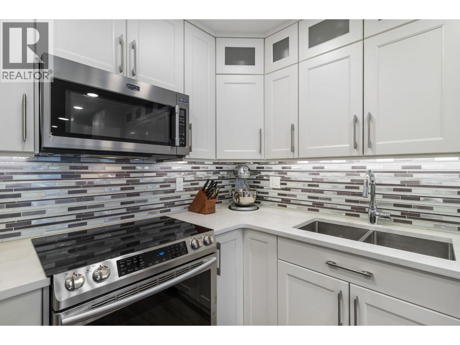2777 Casa Loma Road Unit# 207, West Kelowna, BC - Indoor Photo Showing Kitchen With Double Sink With Upgraded Kitchen
