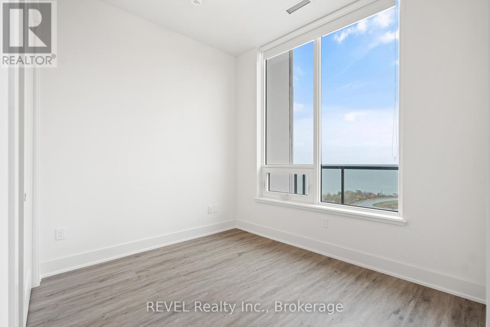 1907 - 385 Winston Road, Grimsby (Grimsby Beach), ON - Indoor Photo Showing Other Room