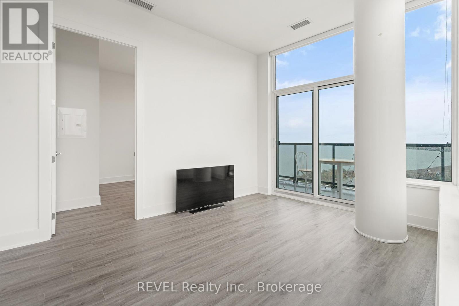 1907 - 385 Winston Road, Grimsby (Grimsby Beach), ON - Indoor Photo Showing Other Room