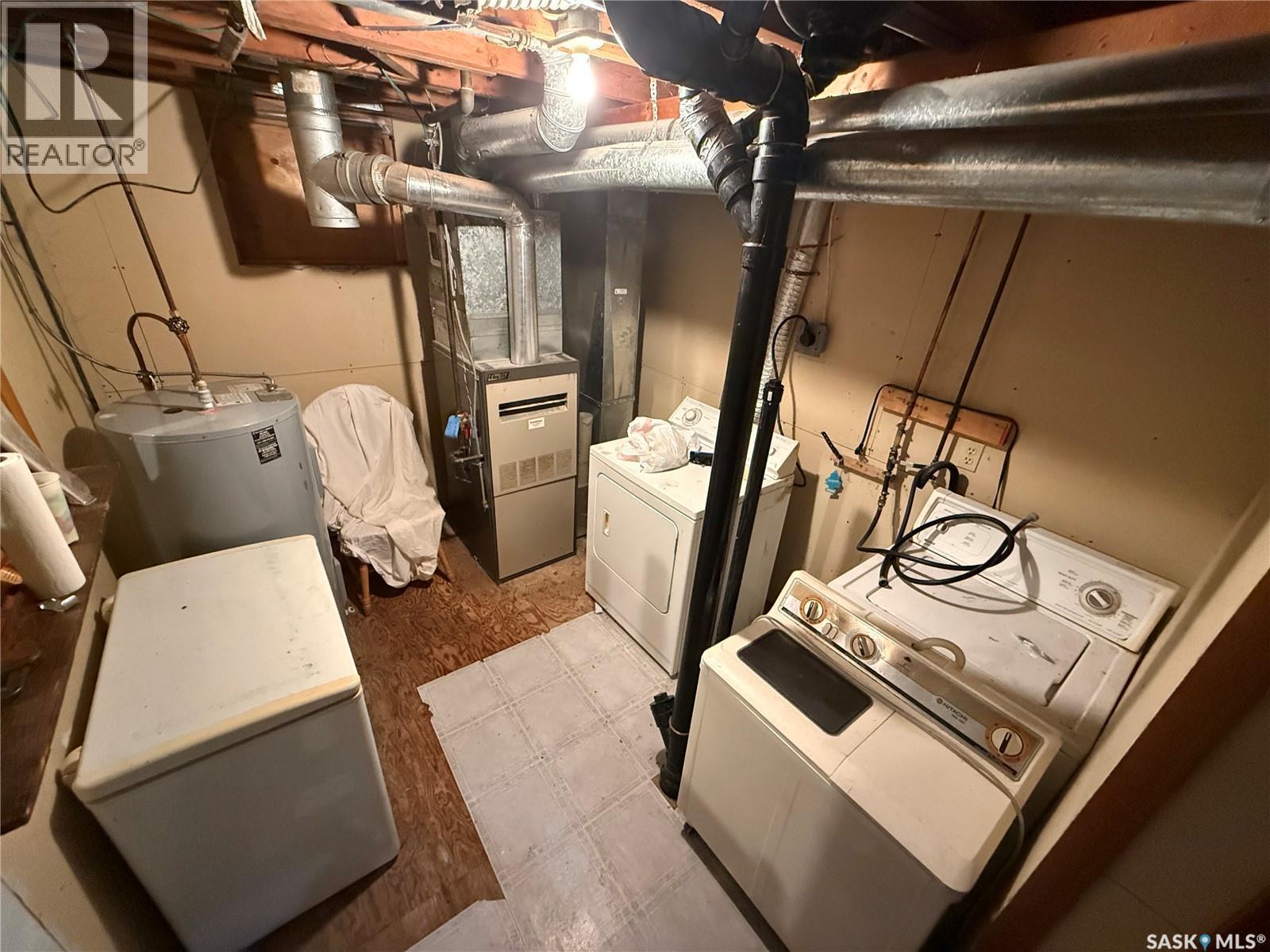 307 Main Street, Alsask, SK - Indoor Photo Showing Basement