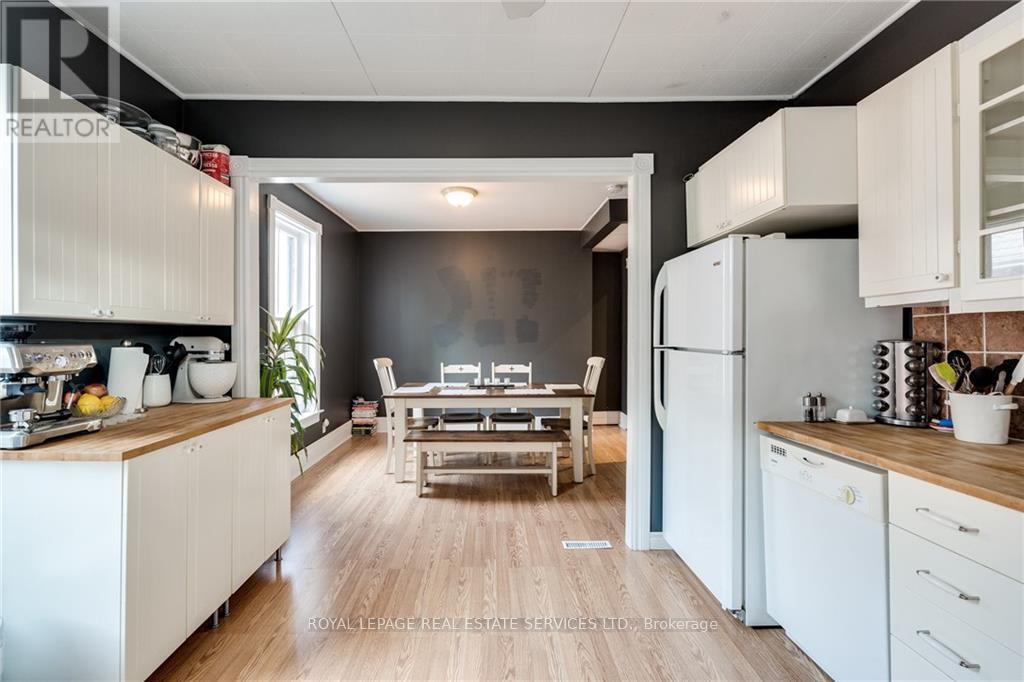 100 Grant Avenue, Hamilton, ON - Indoor Photo Showing Kitchen