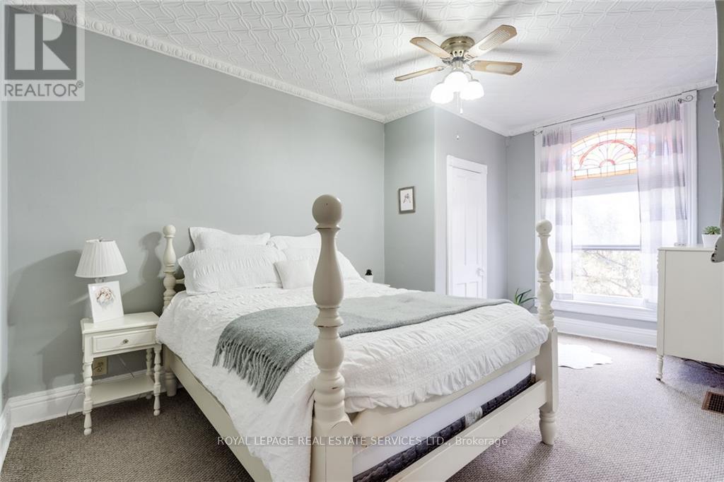 100 Grant Avenue, Hamilton, ON - Indoor Photo Showing Bedroom