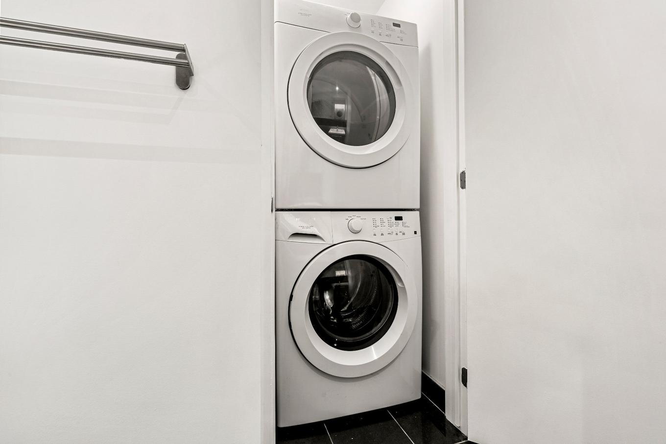 Salle de lavage - 716-1000 Rue Ottawa, Montréal (Le Sud-Ouest), QC - Indoor Photo Showing Laundry Room