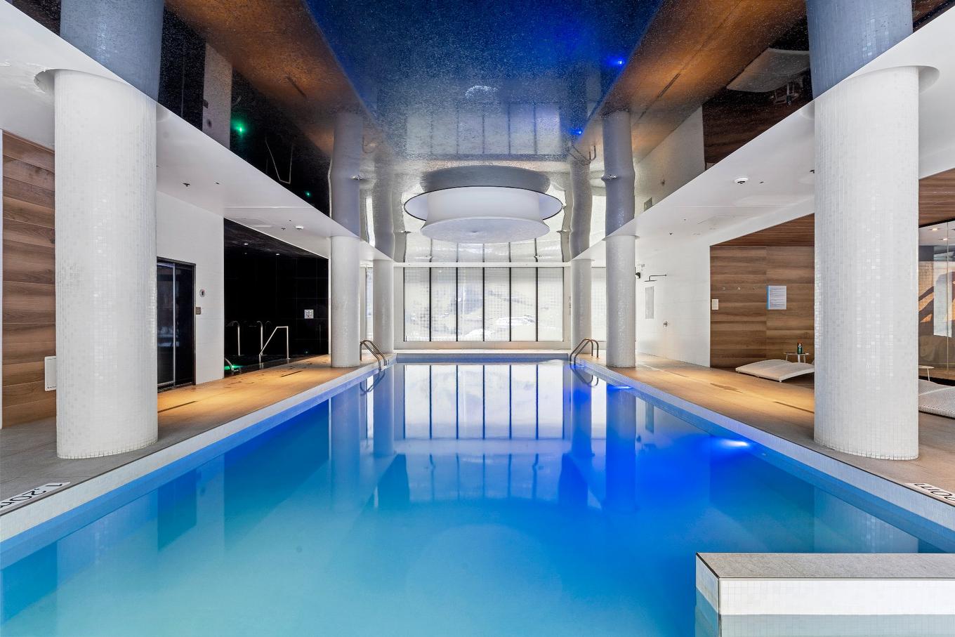 Piscine - 716-1000 Rue Ottawa, Montréal (Le Sud-Ouest), QC - Indoor Photo Showing Other Room With In Ground Pool