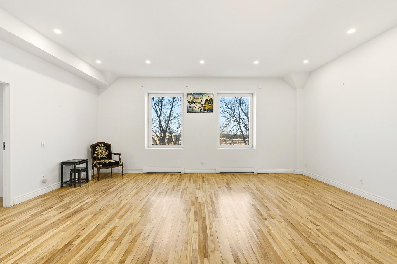 Living room - 409-30 Ch. Bates, Montréal (Outremont), QC - Indoor Photo Showing Other Room