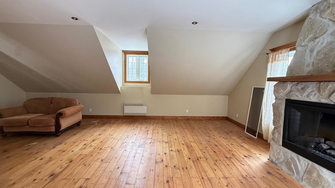 Chambre à coucher - 60 Rue Maréchal-Ferrant, Saint-Calixte, QC - Indoor With Fireplace