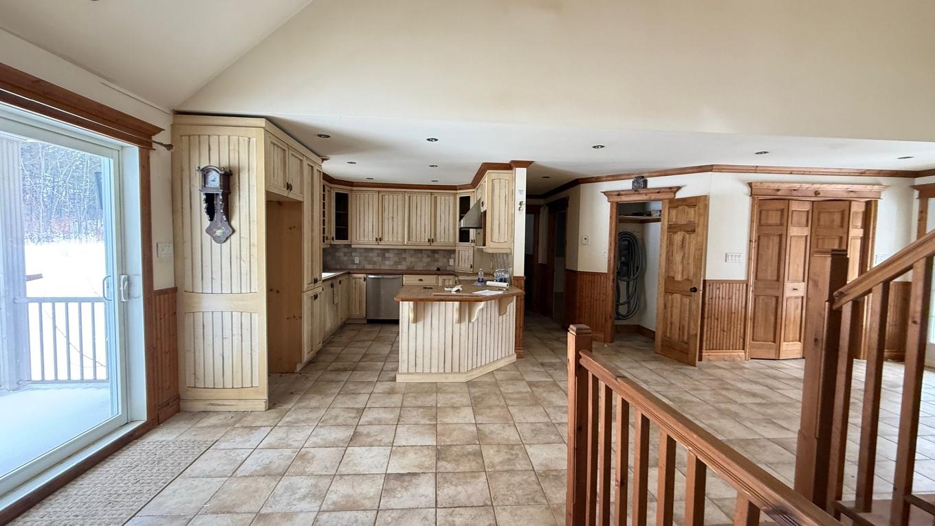 Cuisine - 60 Rue Maréchal-Ferrant, Saint-Calixte, QC - Indoor