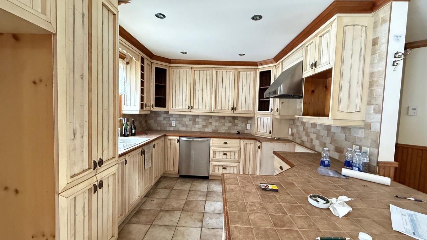 Cuisine - 60 Rue Maréchal-Ferrant, Saint-Calixte, QC - Indoor