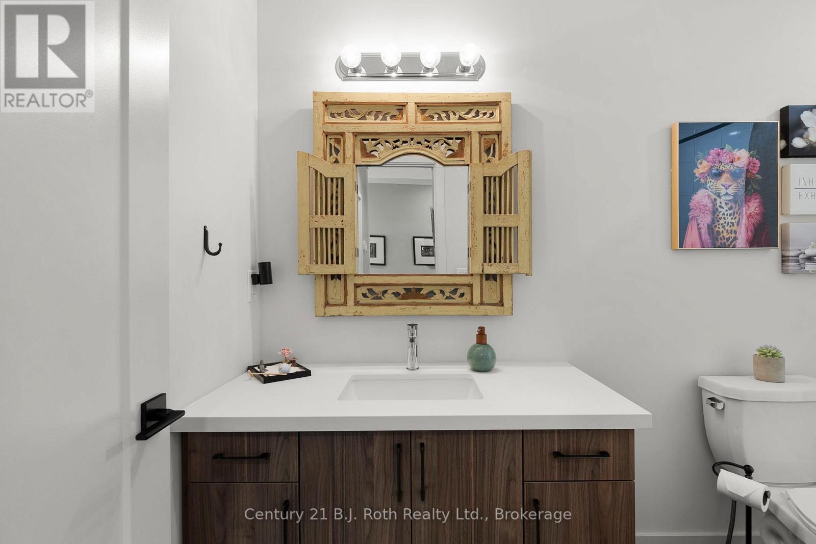 main floor 4 piece bath - 34 Ruby Crescent, Orillia, ON - Indoor Photo Showing Bathroom