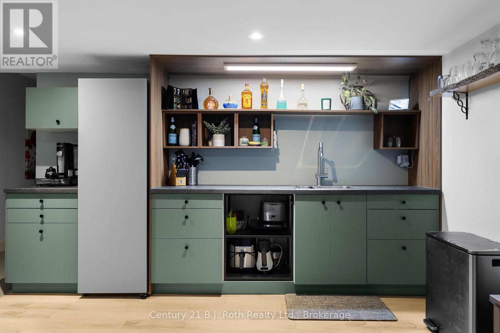 wet bar/kitchenette - 34 Ruby Crescent, Orillia, ON - Indoor