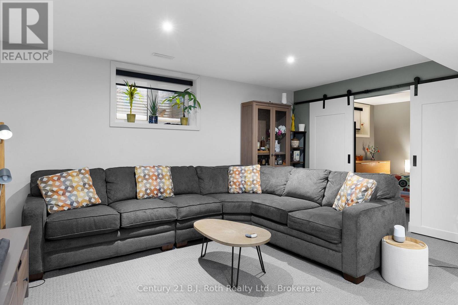 spacious rec room - 34 Ruby Crescent, Orillia, ON - Indoor Photo Showing Living Room