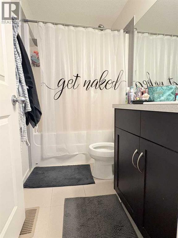 36 Evansborough Common Nw, Calgary, AB - Indoor Photo Showing Bathroom