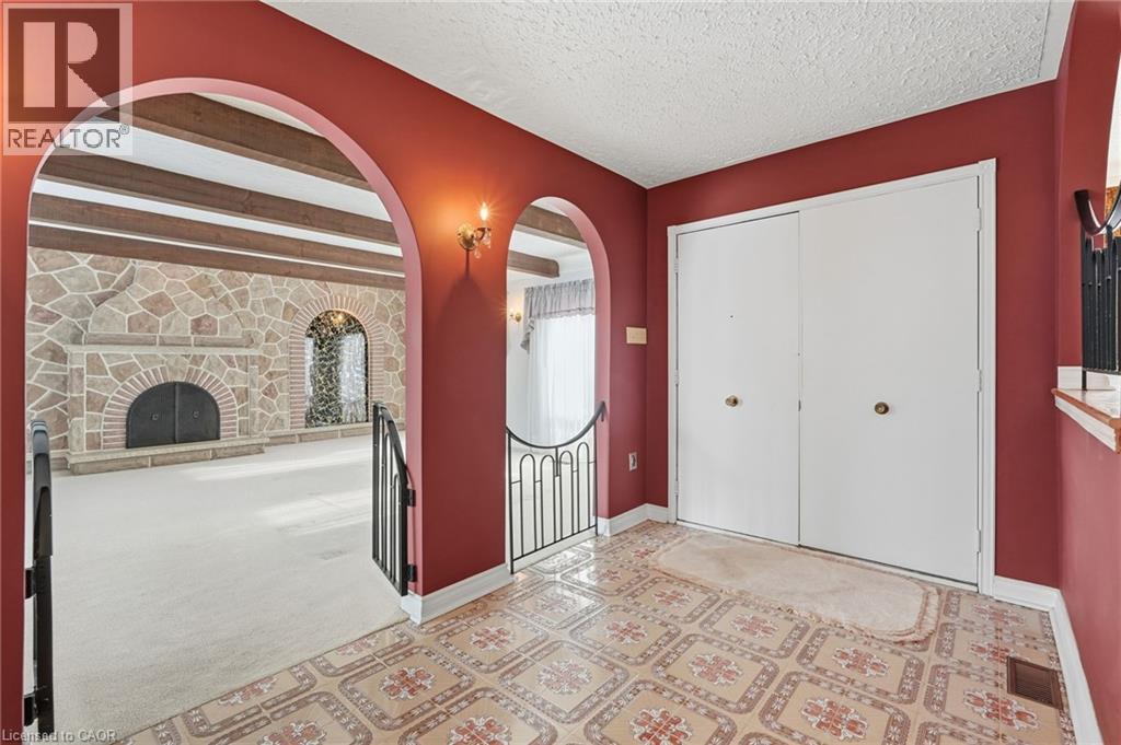 16 Harvard Place, Hamilton, ON - Indoor Photo Showing Other Room