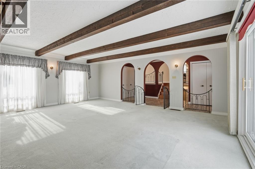 16 Harvard Place, Hamilton, ON - Indoor Photo Showing Other Room