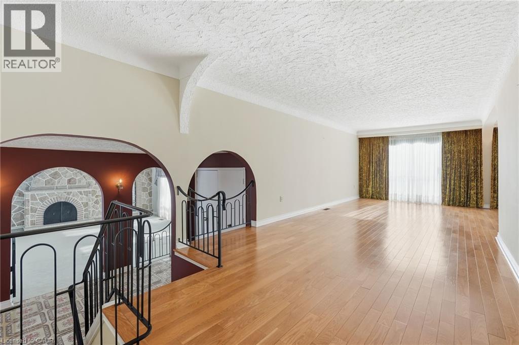 16 Harvard Place, Hamilton, ON - Indoor Photo Showing Other Room