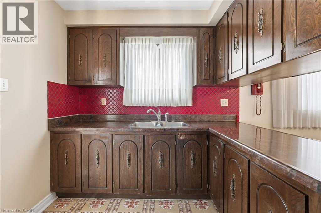16 Harvard Place, Hamilton, ON - Indoor Photo Showing Kitchen With Double Sink