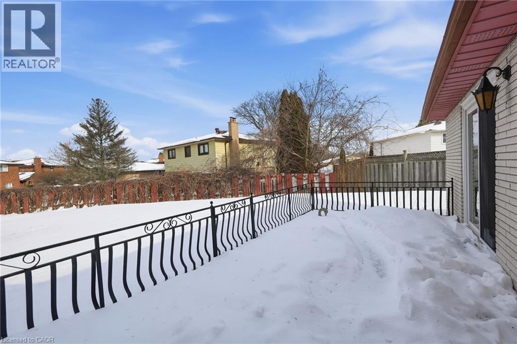 16 Harvard Place, Hamilton, ON - Outdoor