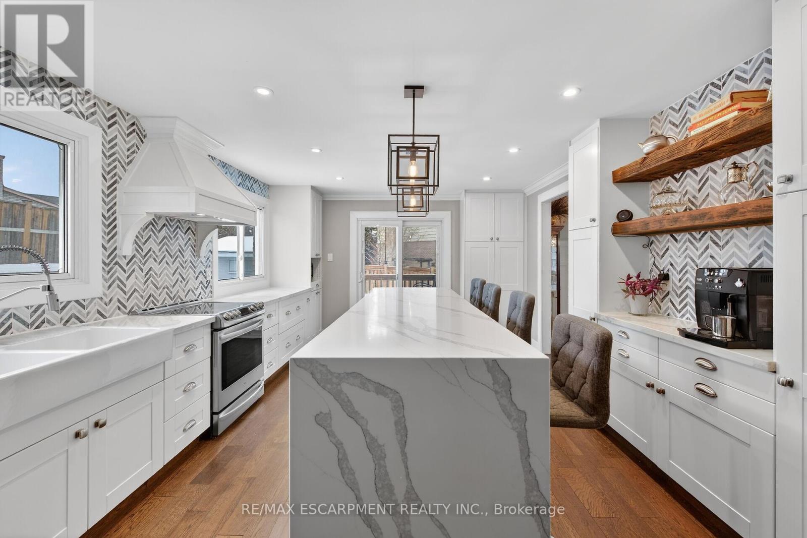 31 Maynard Street, Hamilton, ON - Indoor Photo Showing Kitchen With Upgraded Kitchen