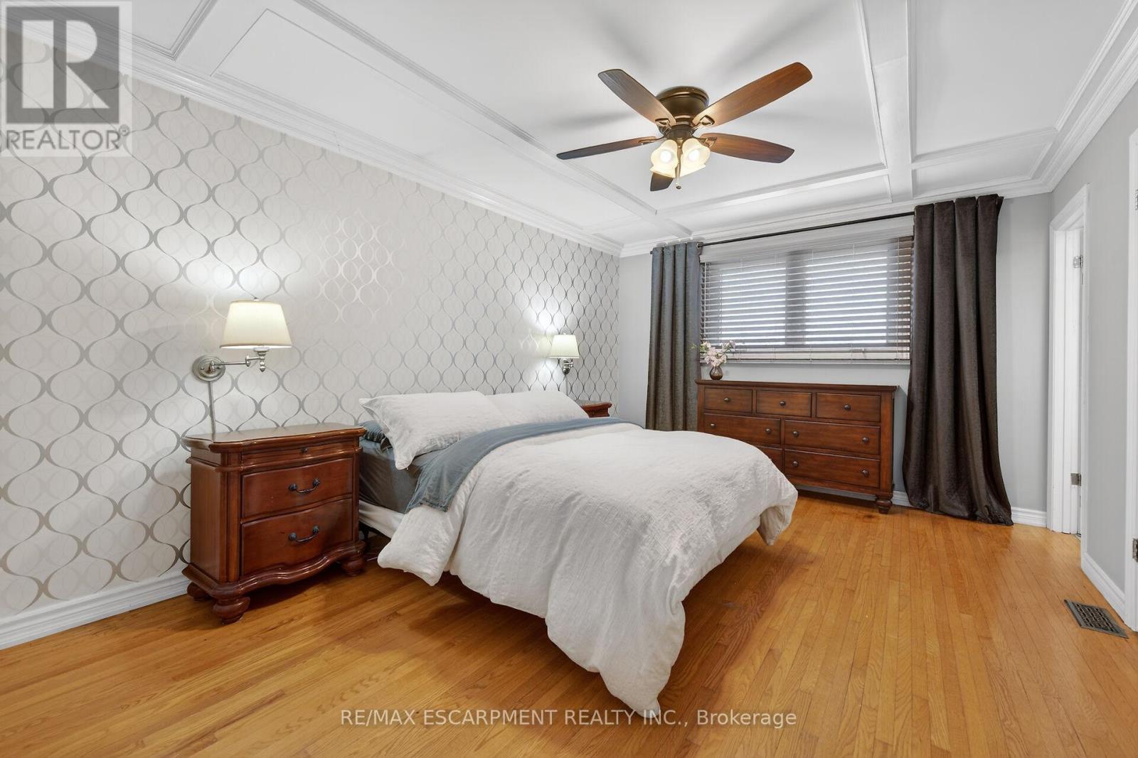 31 Maynard Street, Hamilton, ON - Indoor Photo Showing Bedroom