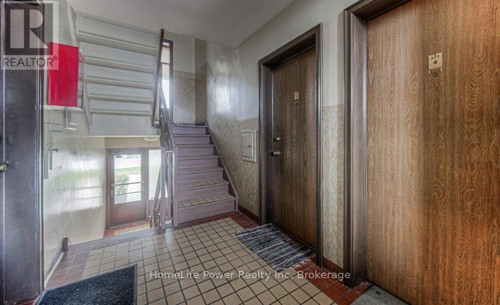 15 Floral Crescent, Kitchener, ON - Indoor Photo Showing Other Room