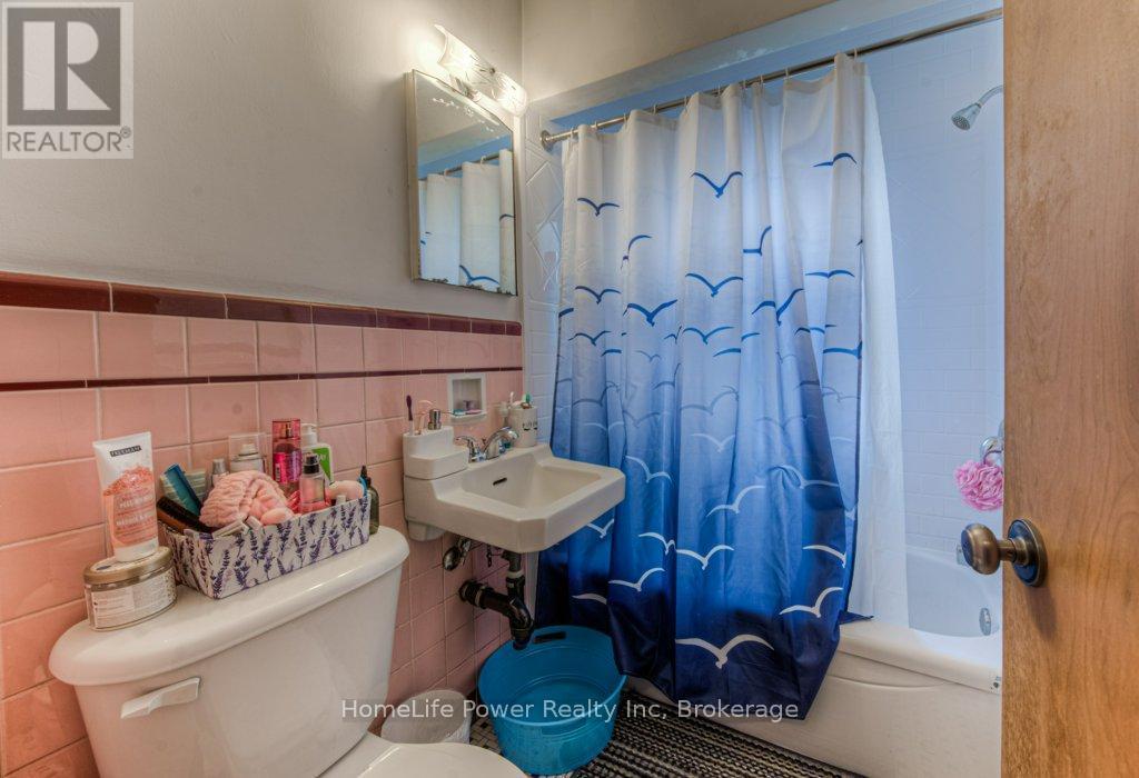 15 Floral Crescent, Kitchener, ON - Indoor Photo Showing Bathroom