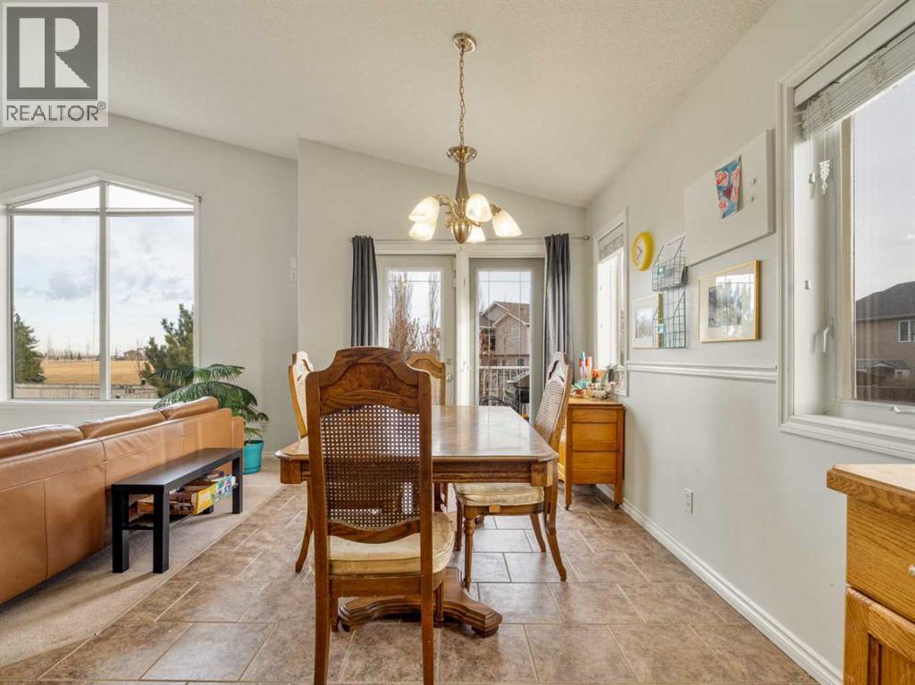 47 Kodiak Boulevard N, Lethbridge, AB - Indoor Photo Showing Dining Room