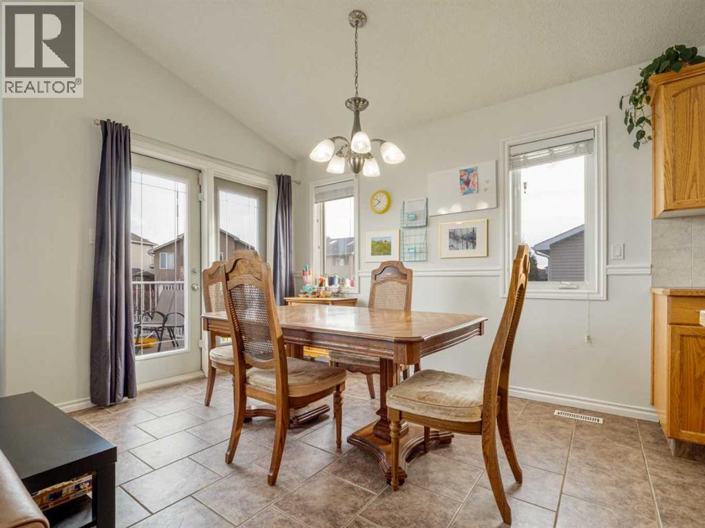 47 Kodiak Boulevard N, Lethbridge, AB - Indoor Photo Showing Dining Room