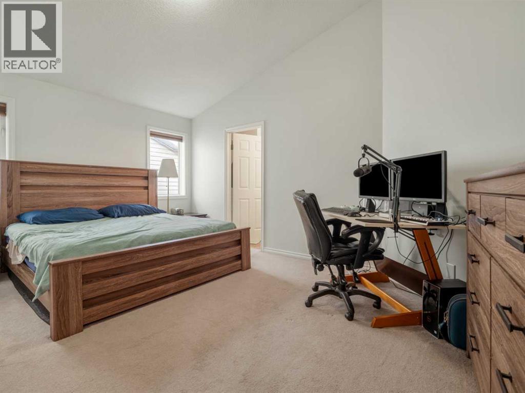 47 Kodiak Boulevard N, Lethbridge, AB - Indoor Photo Showing Bedroom