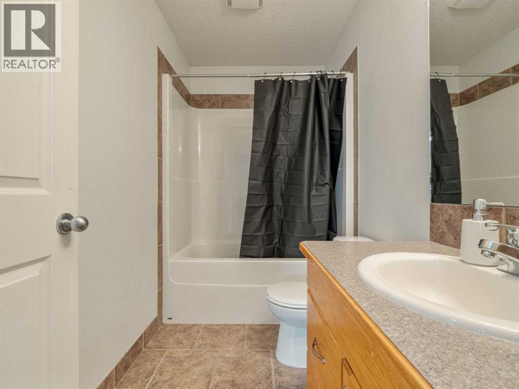 47 Kodiak Boulevard N, Lethbridge, AB - Indoor Photo Showing Bathroom